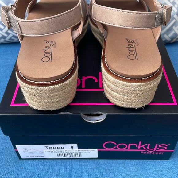 Corky's Taupe Ready or Not Wedges - Picture 4 of 10